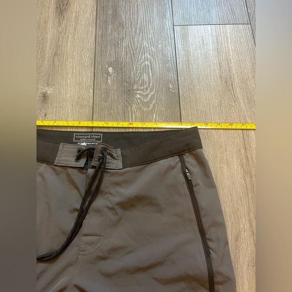 Men’s Vineyard Vines Performance Swim Trunks Size 32 with zip up pockets - Picture 8 of 8